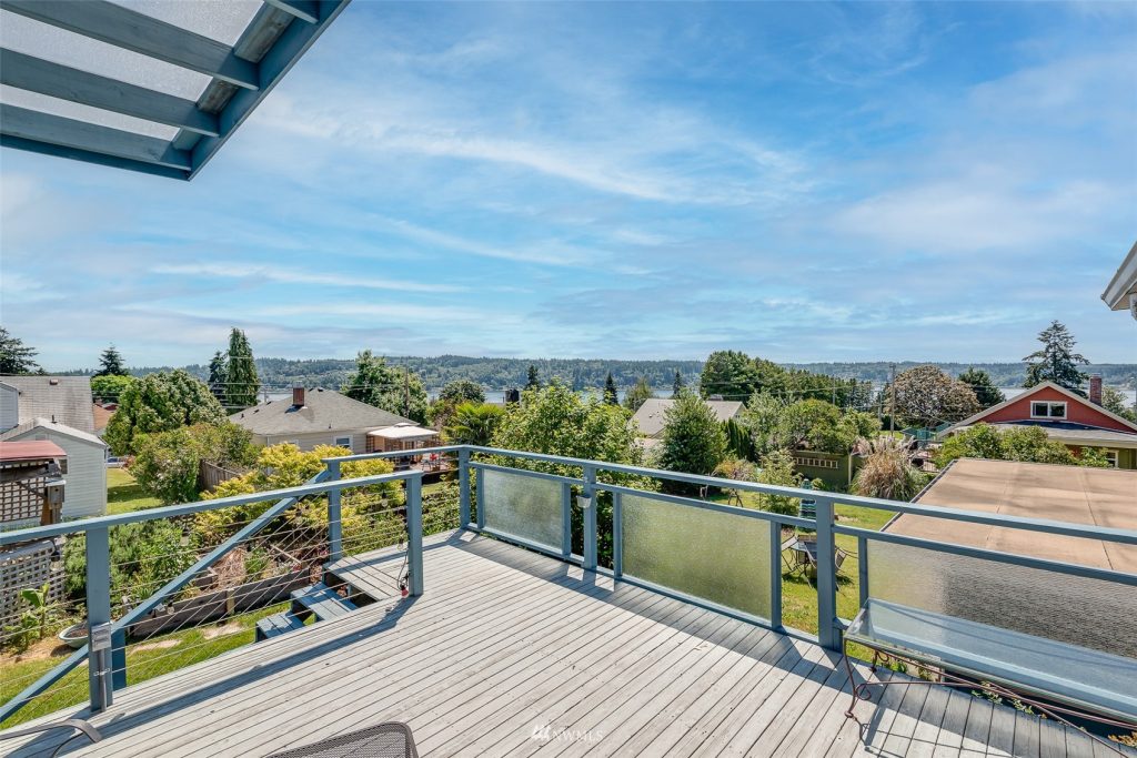 Sunny & Spacious 3Bedroom, 2.5Bath Home in Bremerton’s